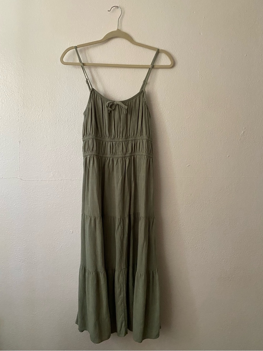 Celebrity Pink Olive Tiered Spaghetti-Strap Maxi Dress